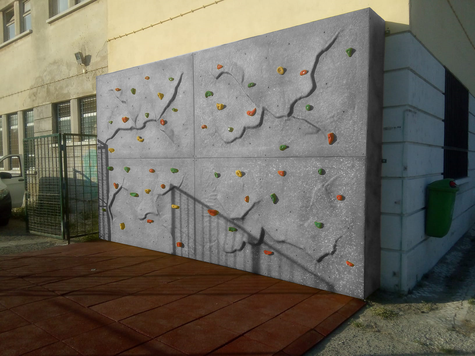 Boulder em recreio escolar